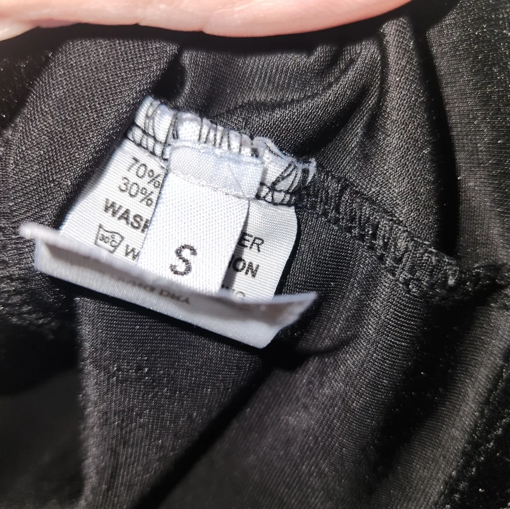 Cropped Velvety Asian Blouse - Picture 2 of 3